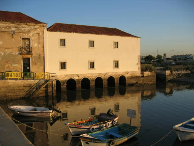 HABITAÇÃO + COMÉRCIO